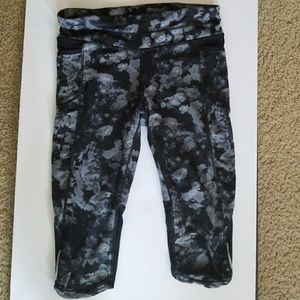 Athleta capri pants size S